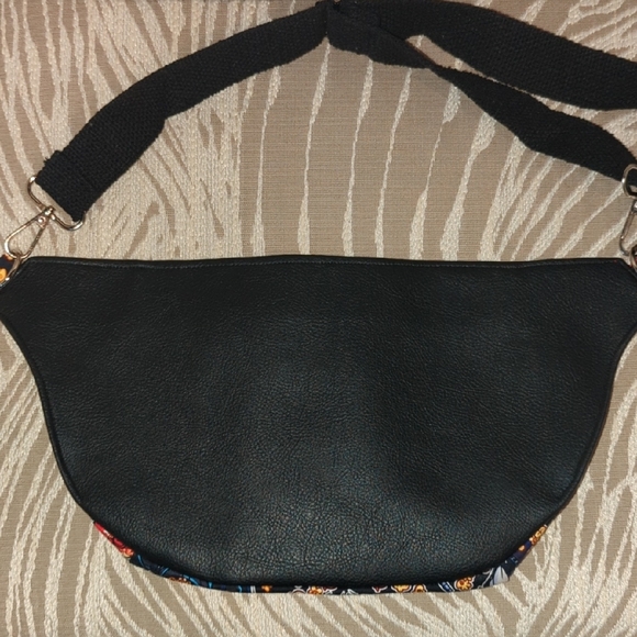 Colorful Cartoon Print Crossbody Bag - Picture 5 of 7